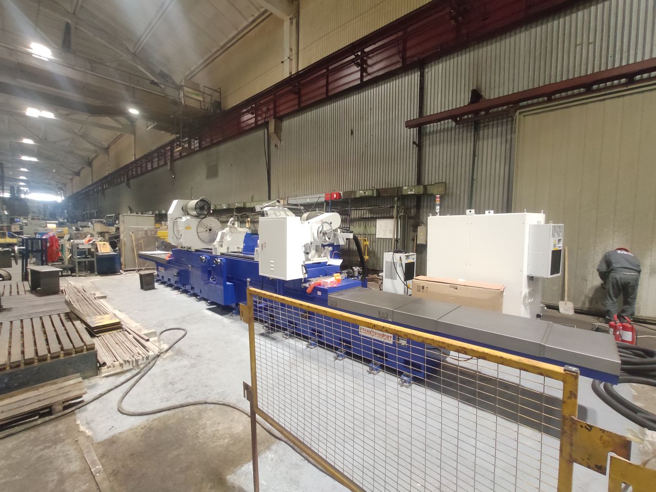 Тяжёлый круглошлифовальный станок с NC Siemens 808 GM-85-3000, ракурс 1