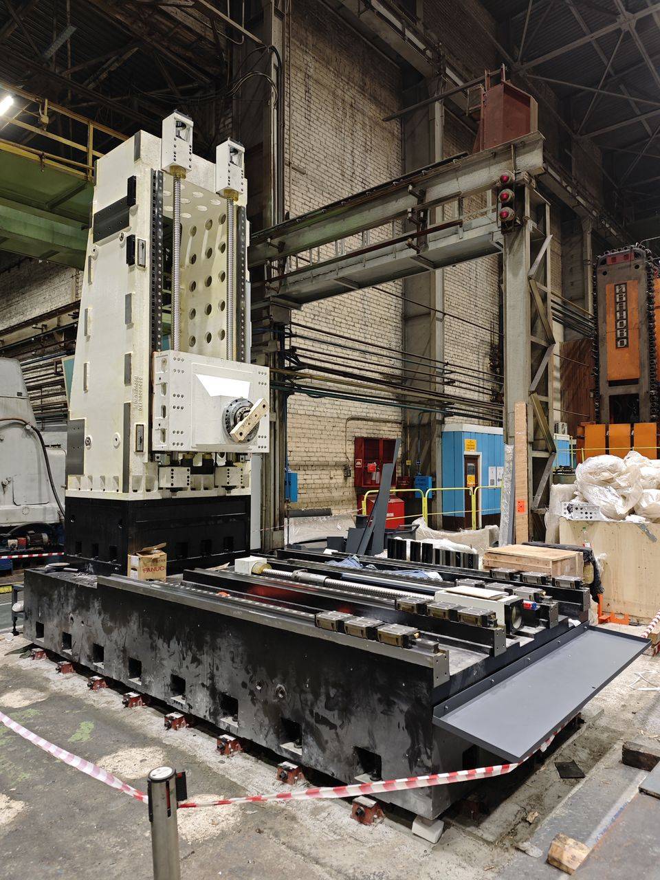 Горизонтально-расточной станок с ЧПУ FANUC LR-543, ракурс 3